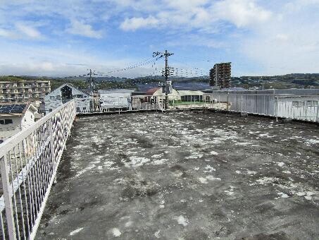 大分県杵築市の一等地に建つ中古物件の屋上