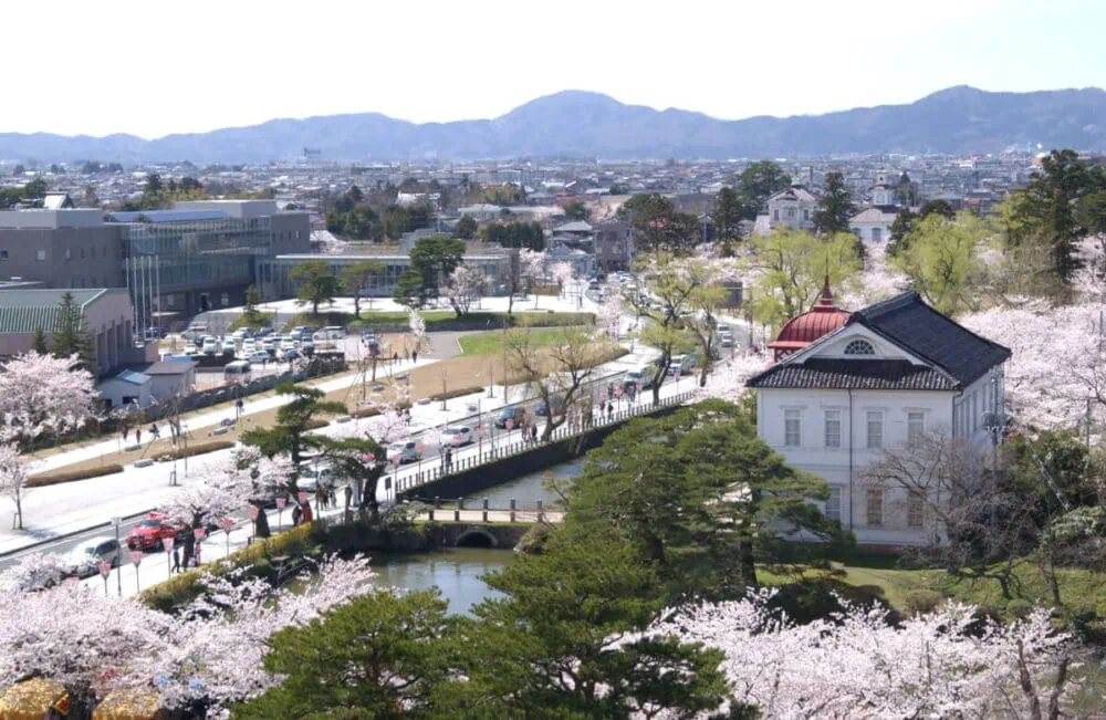 山形県鶴岡市の鶴岡公園