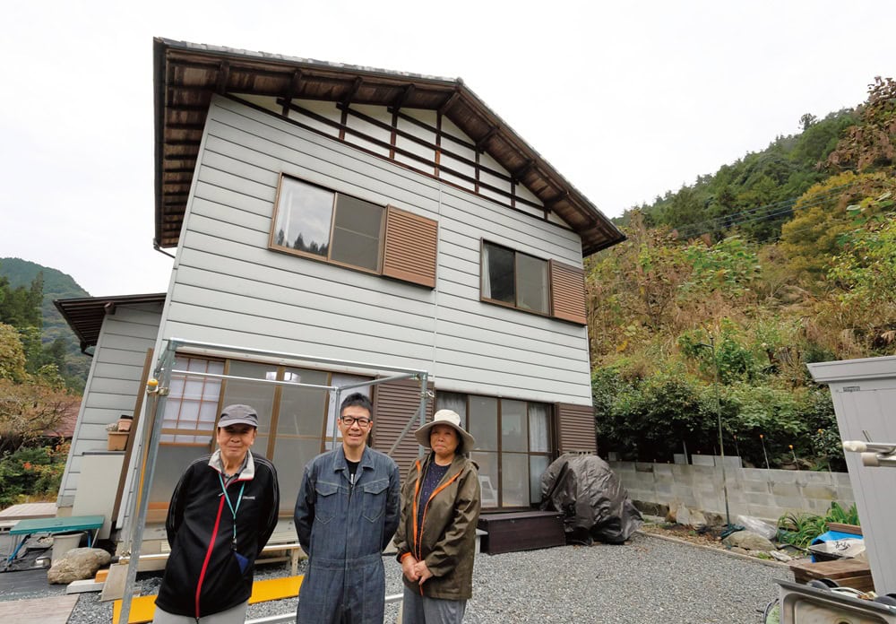 添田さんが200万円で購入した家は築29年の3LDK。敷地は裏の山の一部も含まれ、約110坪／群馬県下仁田町