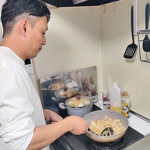 悠也さんが早く帰った日は料理を担当。「彼の料理、とってもおいしいんです」と、菜穂さん。