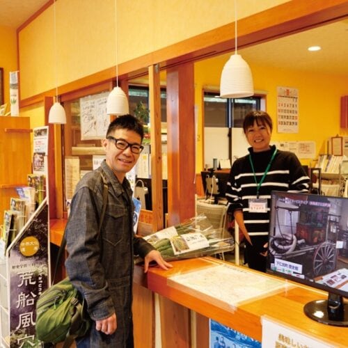 道の駅にある観光案内所は空き家バンクの窓口も兼ねている。物件購入や移住後の手続きなどで、いろいろと相談に乗ってもらったそうだ／群馬県下仁田町