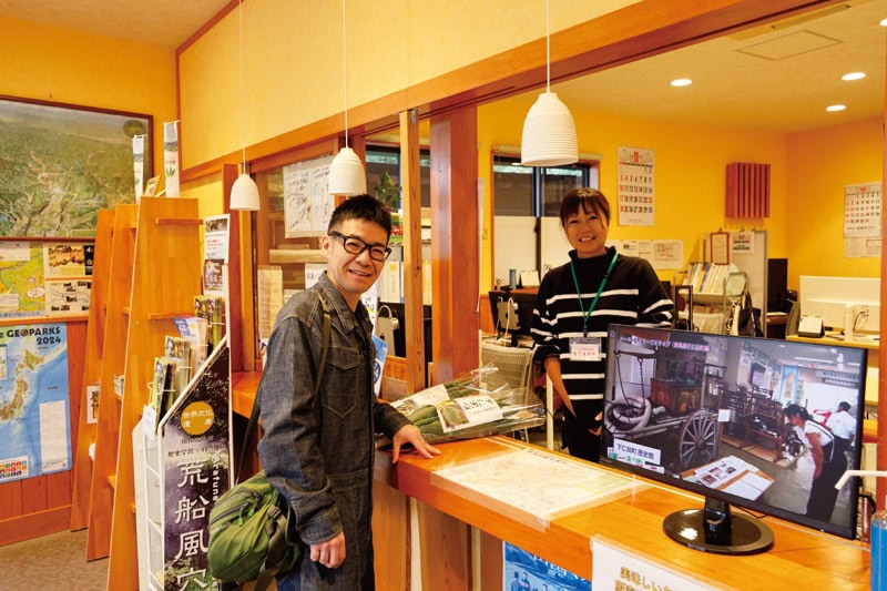 道の駅にある観光案内所は空き家バンクの窓口も兼ねている。物件購入や移住後の手続きなどで、いろいろと相談に乗ってもらったそうだ／群馬県下仁田町