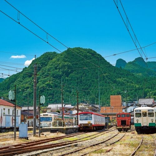 上信電鉄の終点駅でもある下仁田駅。妙義山や荒船山の登山客も多く利用する／群馬県下仁田町