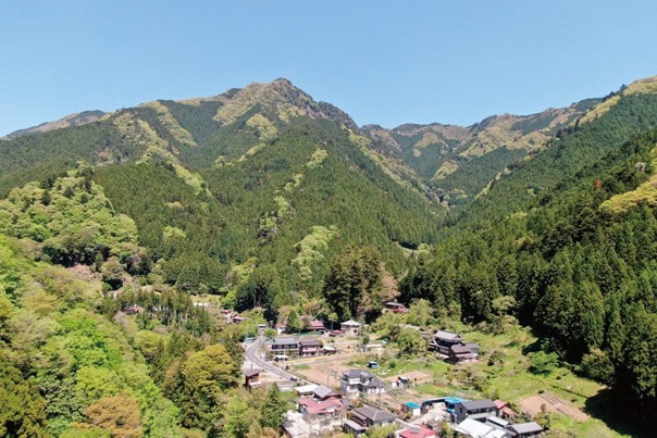 東京都西部に位置する檜原村。村の面積の約9割を森林が占める