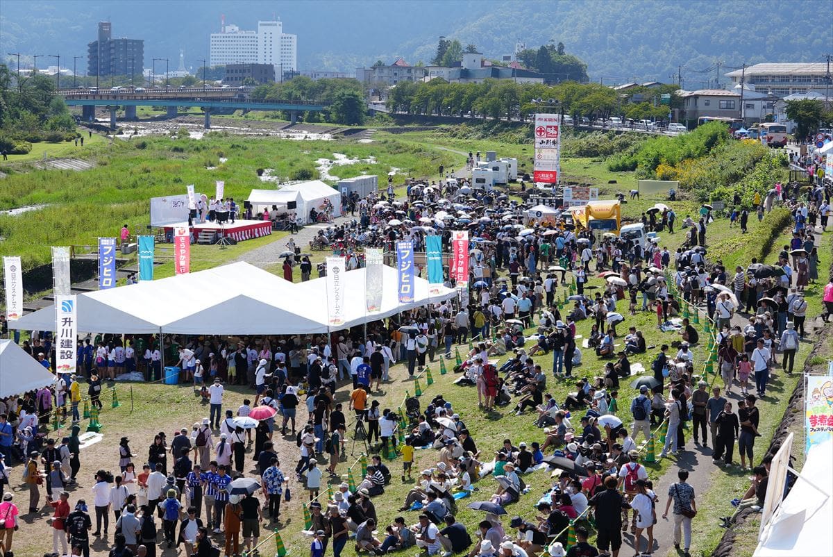 山形県の「日本一の芋煮会フェスティバル」には大勢の人が集まる（写真提供：日本一の芋煮会フェスティバル協議会）