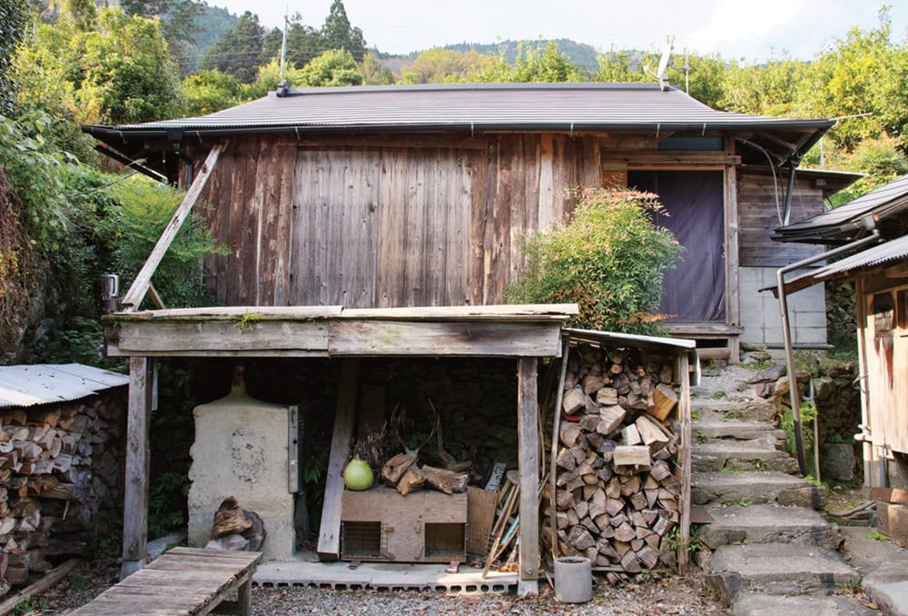 離れがあったのはラッキー。宿のすぐそばで、家族のプライベートスペースを確保できた／「お山の宿みちつじ」（高知県大豊町）