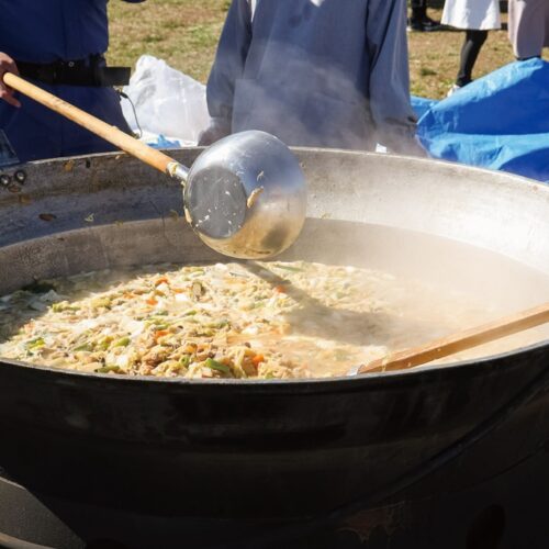 史実から当時の食事をイメージしてつくられた「巻狩鍋」（栃木県）