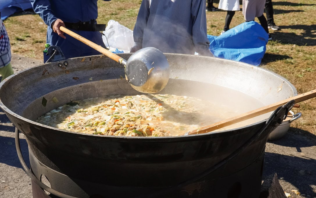 史実から当時の食事をイメージしてつくられた「巻狩鍋」（栃木県）