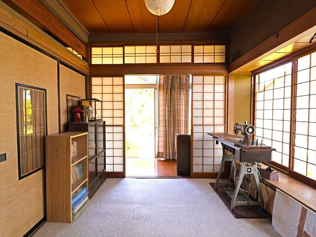 山形県大江町の物件。隣の部屋と襖で区切られた和室は使い勝手がいい。