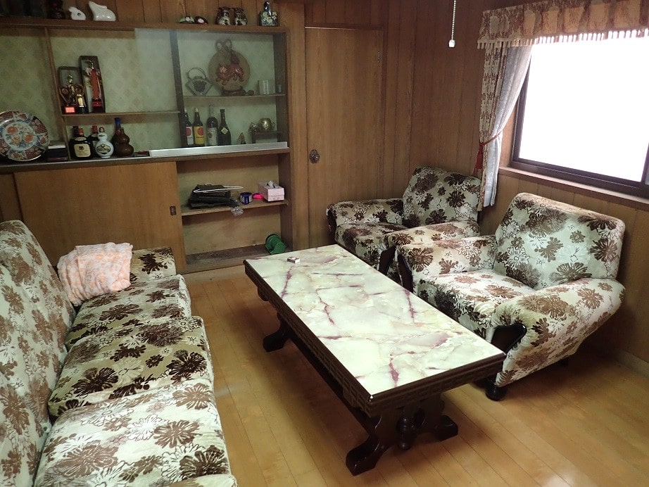長崎県南島原市の物件の洋間。ソファやテーブルを置いてもゆったり使える。