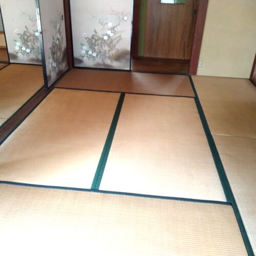 山口県宇部市の物件の和室。襖を開けて広々と使える。