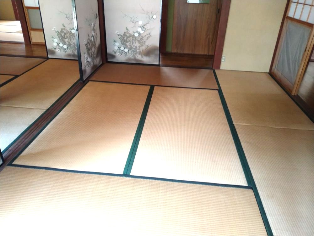 山口県宇部市の物件の和室。襖を開けて広々と使える。