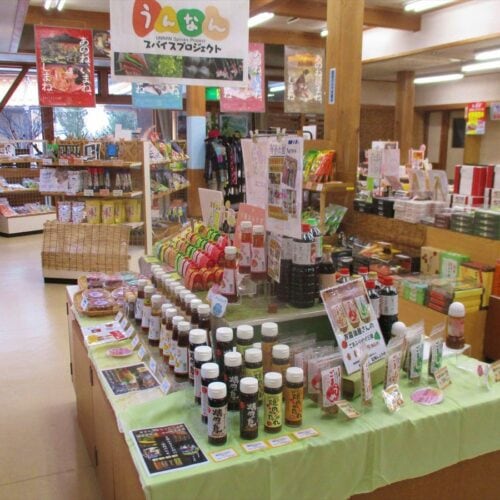 島根県雲南市の道の駅「掛合の里」。特産品などが販売されています