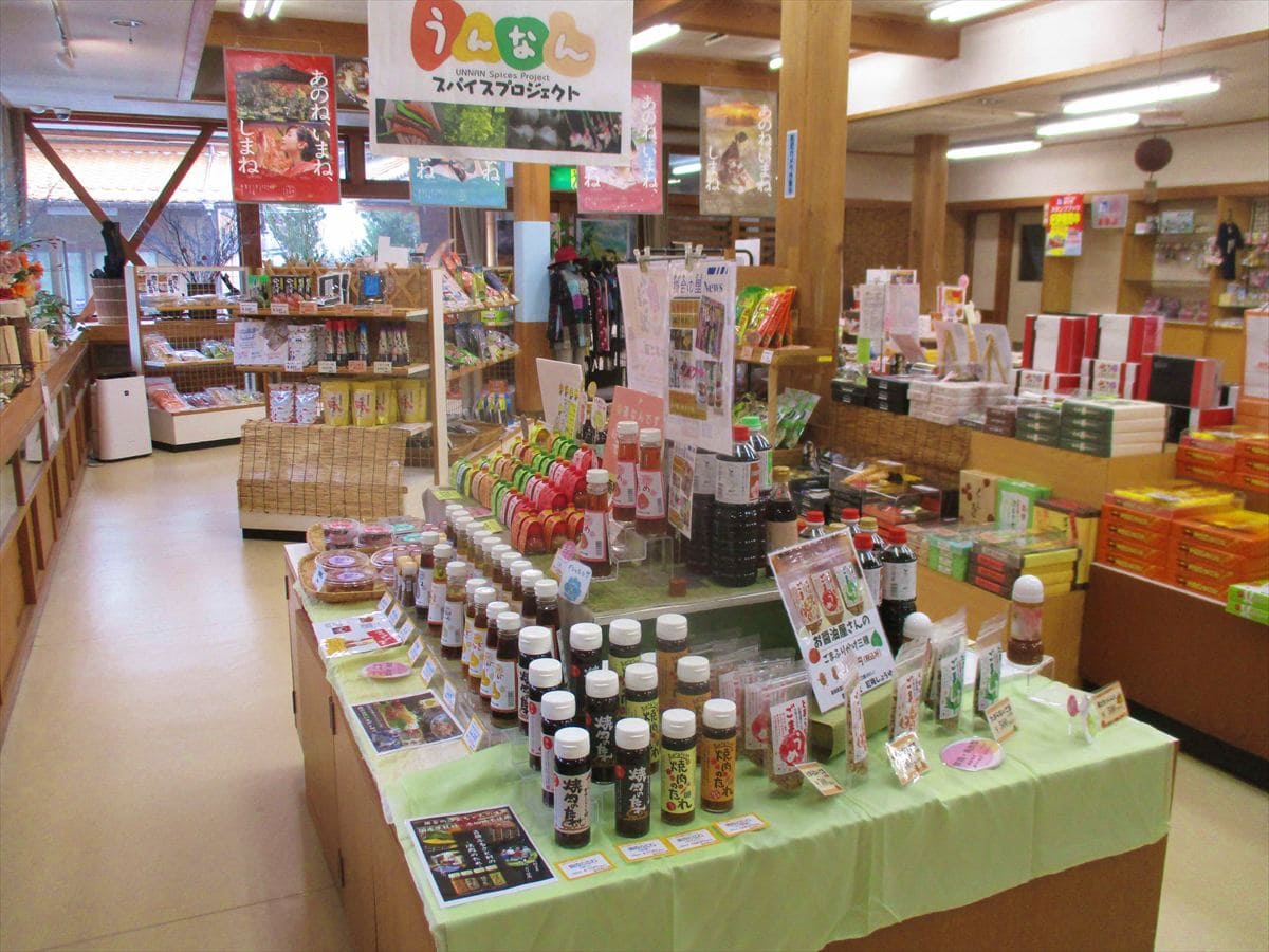 島根県雲南市の道の駅「掛合の里」。特産品などが販売されています