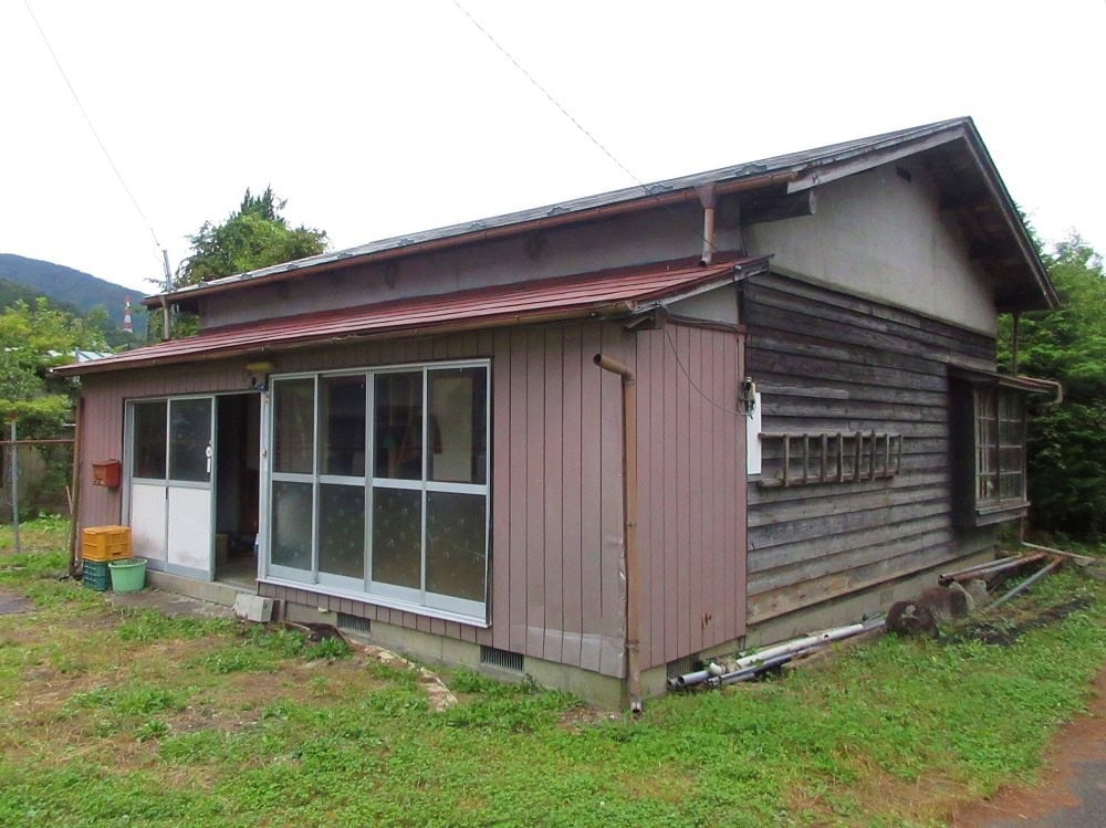岩手県遠野市の物件の外観。コンパクトな平屋です