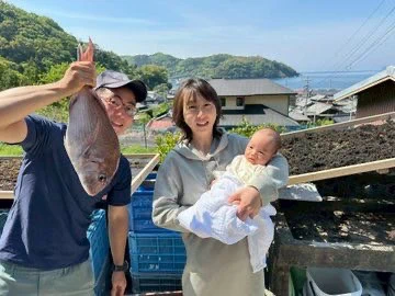 山口県周防大島町で長男をご出産され3人家族に。
