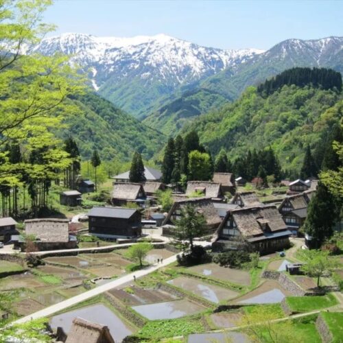 富山県南砺市の五箇山には、世界遺産の合掌造り集落がある。