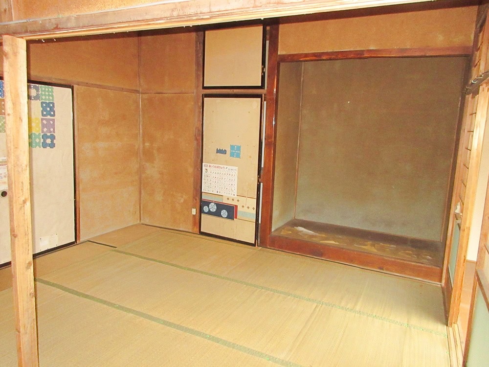 岩手県遠野市の物件の和室。床の間など風情ある造りです