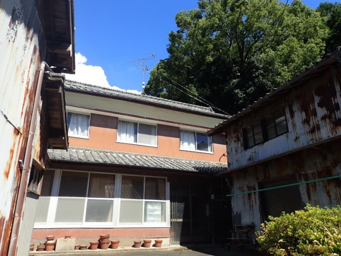 長崎県南島原市の物件の外観。部屋数が多く大家族でも暮らせる。
