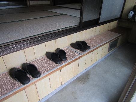 大分県杵築市の物件の玄関。玄関は2つあるので、一方は勝手口として利用できる。
