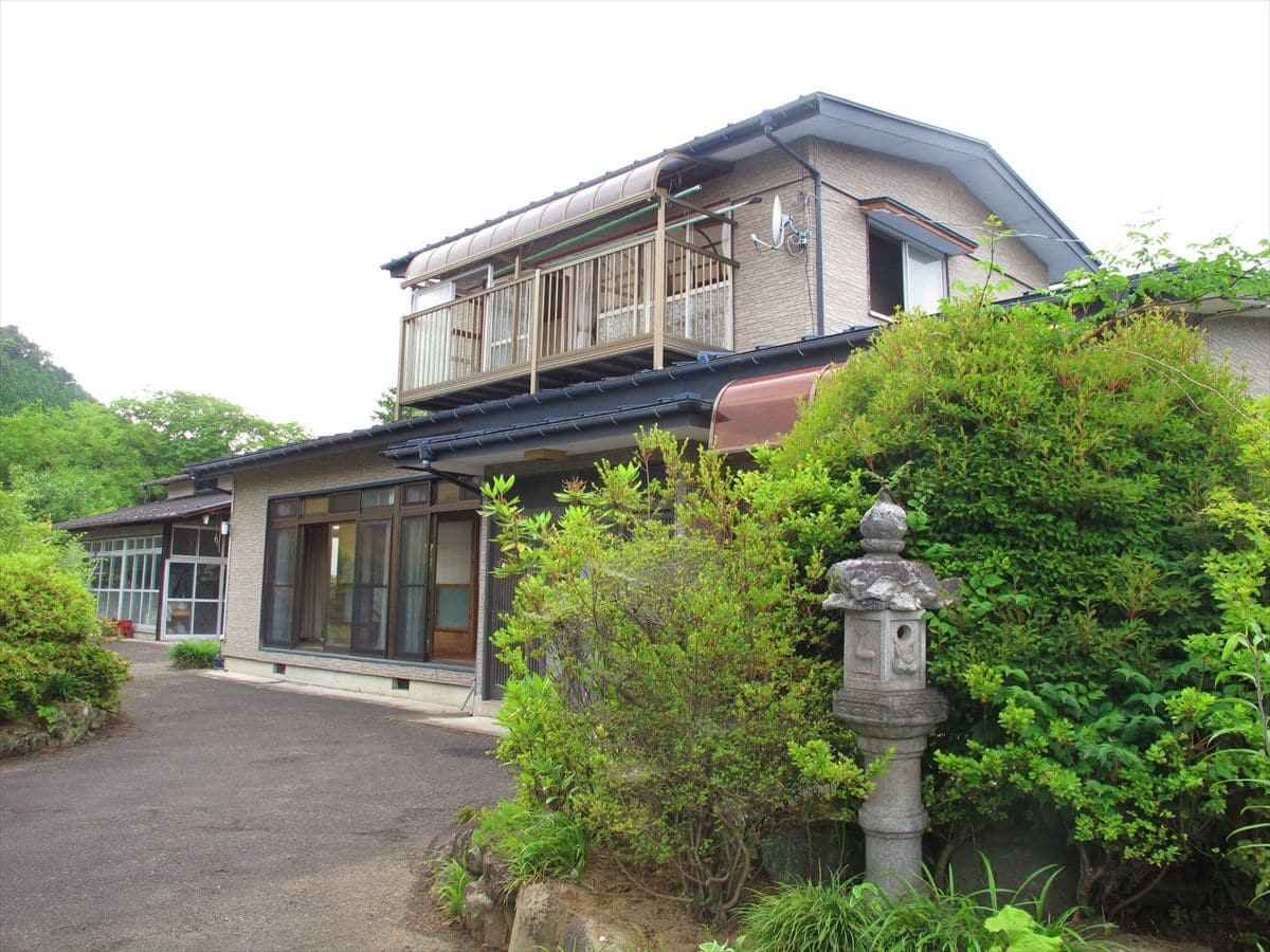 宮城県栗原市の物件の外観。花山湖近くの補修不要物件
