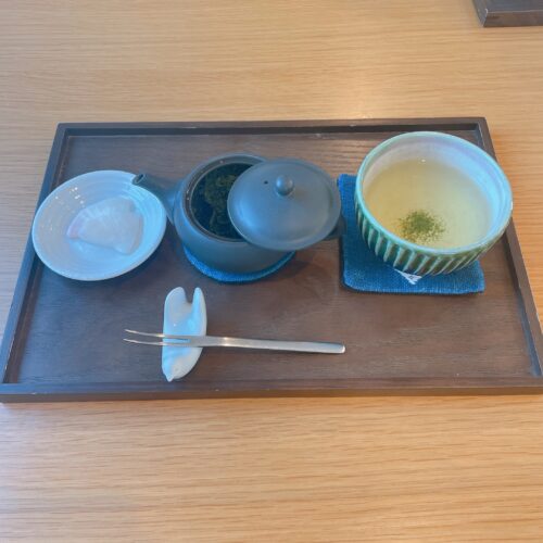 鹿児島県霧島市にある霧島の豊かな自然が育むお茶を味わえる「年輪堂」