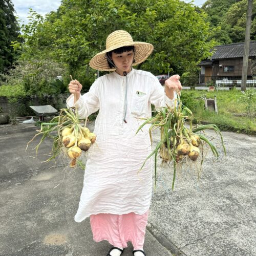 「ご近所の“畑の先生”たちに教えてもらいながら、季節ごとの野菜を育てています」