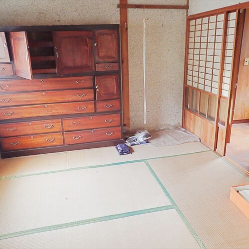 長崎県南島原市の物件の和室。寝室などとしても利用できそう。