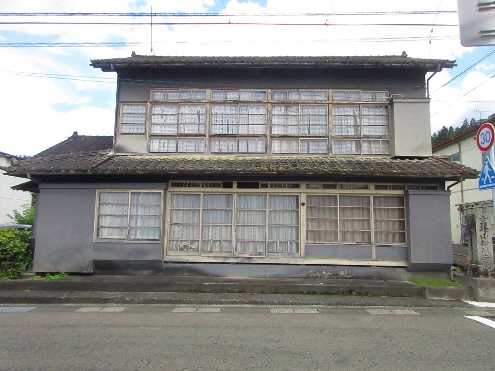 岩手県遠野市の物件の外観。国道に近く便利です