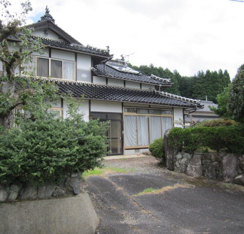 眺望のよい高台に立つ2階建て。田畑や山林付き【岡山県津山市】自然、歴史文化、便利さが融合した「ちょうどええ」城下町