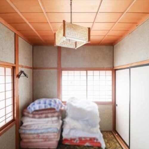 山形県大江町の物件の2階の和室。日当たりがとてもいい。