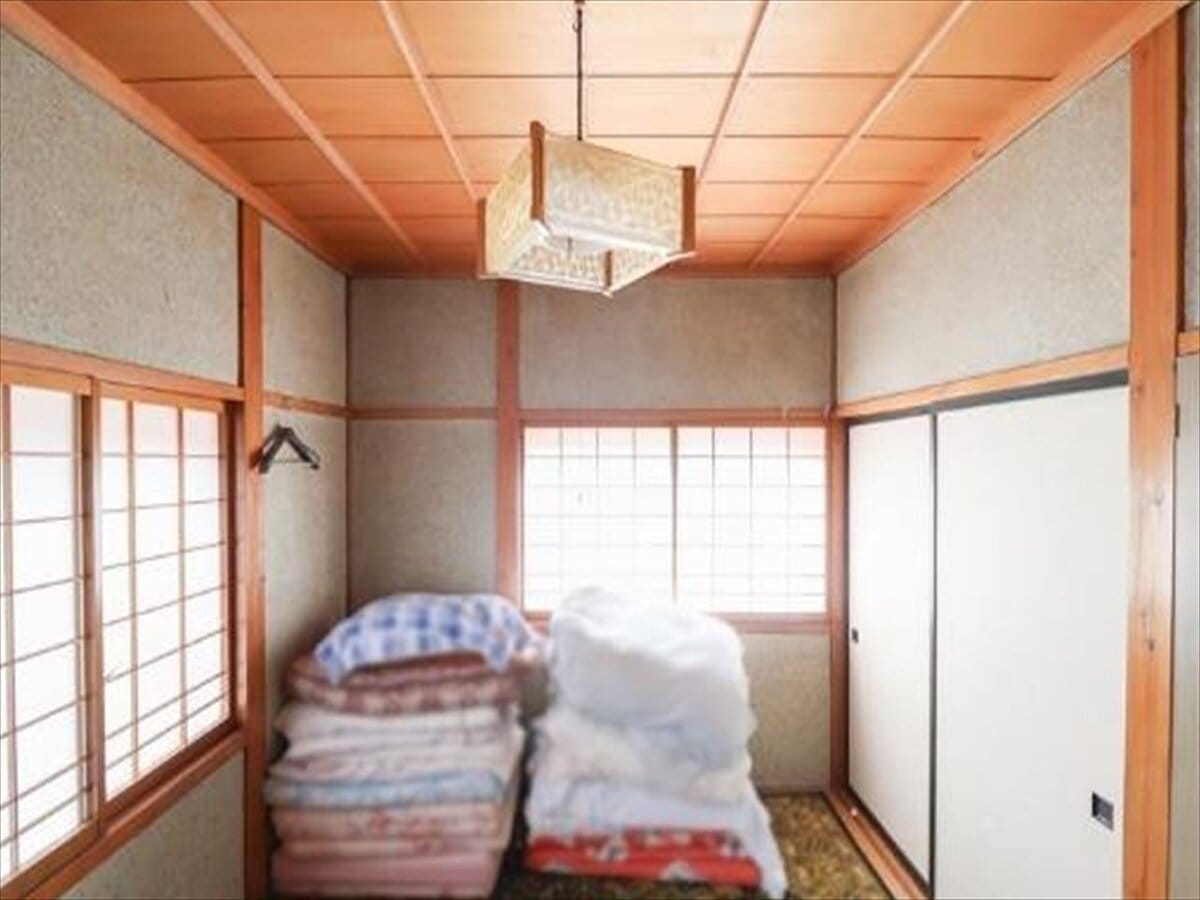 山形県大江町の物件の2階の和室。日当たりがとてもいい。