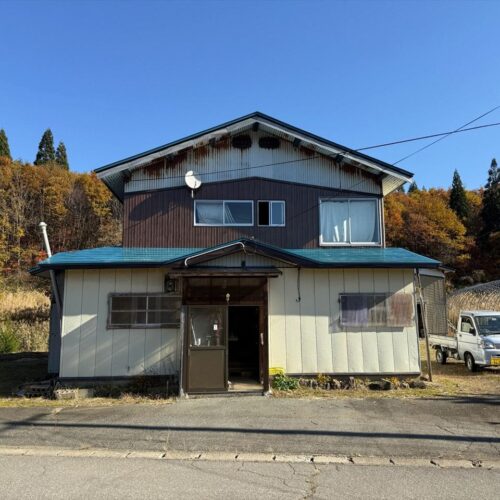 広い土地付きの2階建てが100万円！里山の風景を望むのどかな環境に立地【秋田県羽後町】米や野菜、果物の栽培が盛んな食材の宝庫