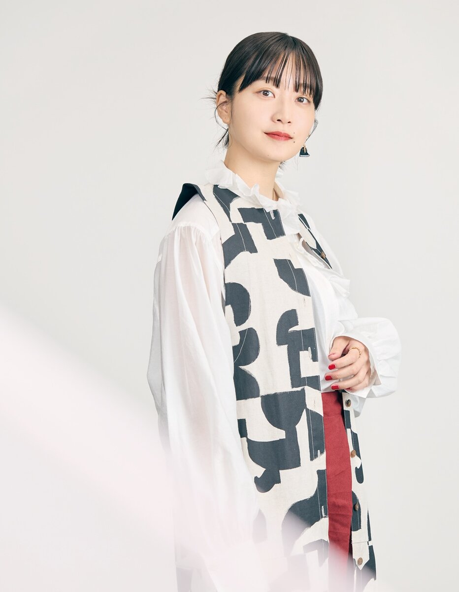 田舎暮らしの本のインタビューを受ける深川麻衣さん