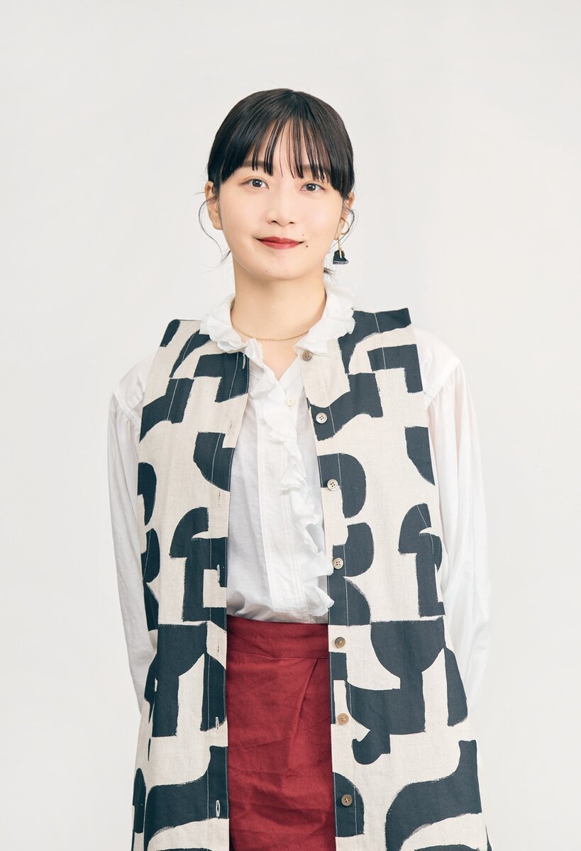 田舎暮らしの本のインタビューを受ける深川麻衣さん