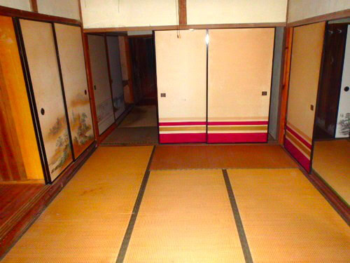 島根県川本町の物件の和室。襖を開ければ開放的な空間になる。