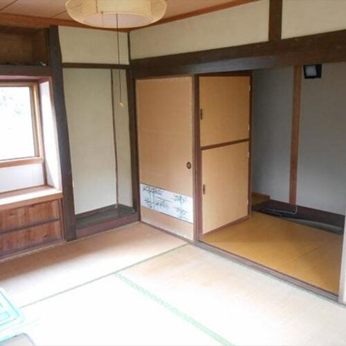 山口県周南市の物件の2階和室。寝室などとしても使えそう。