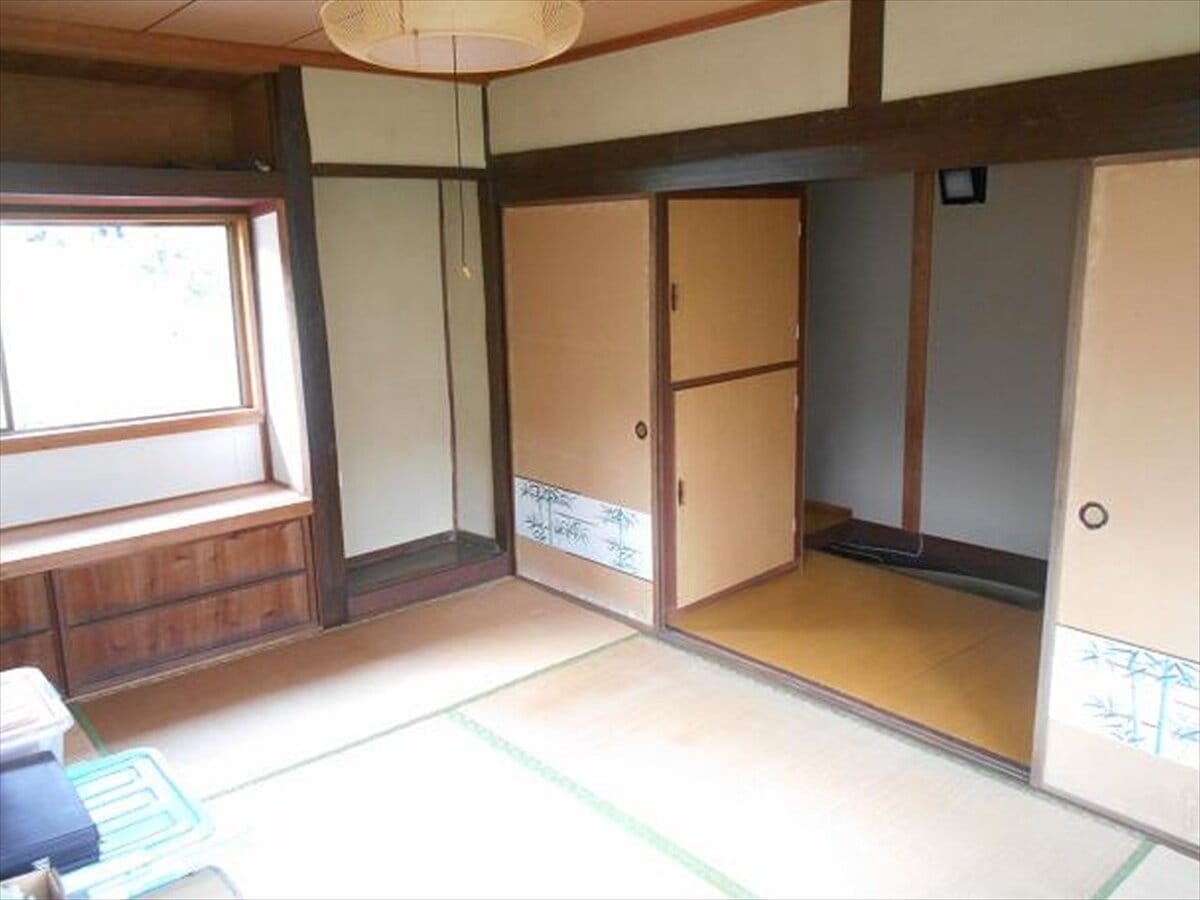 山口県周南市の物件の2階和室。寝室などとしても使えそう。