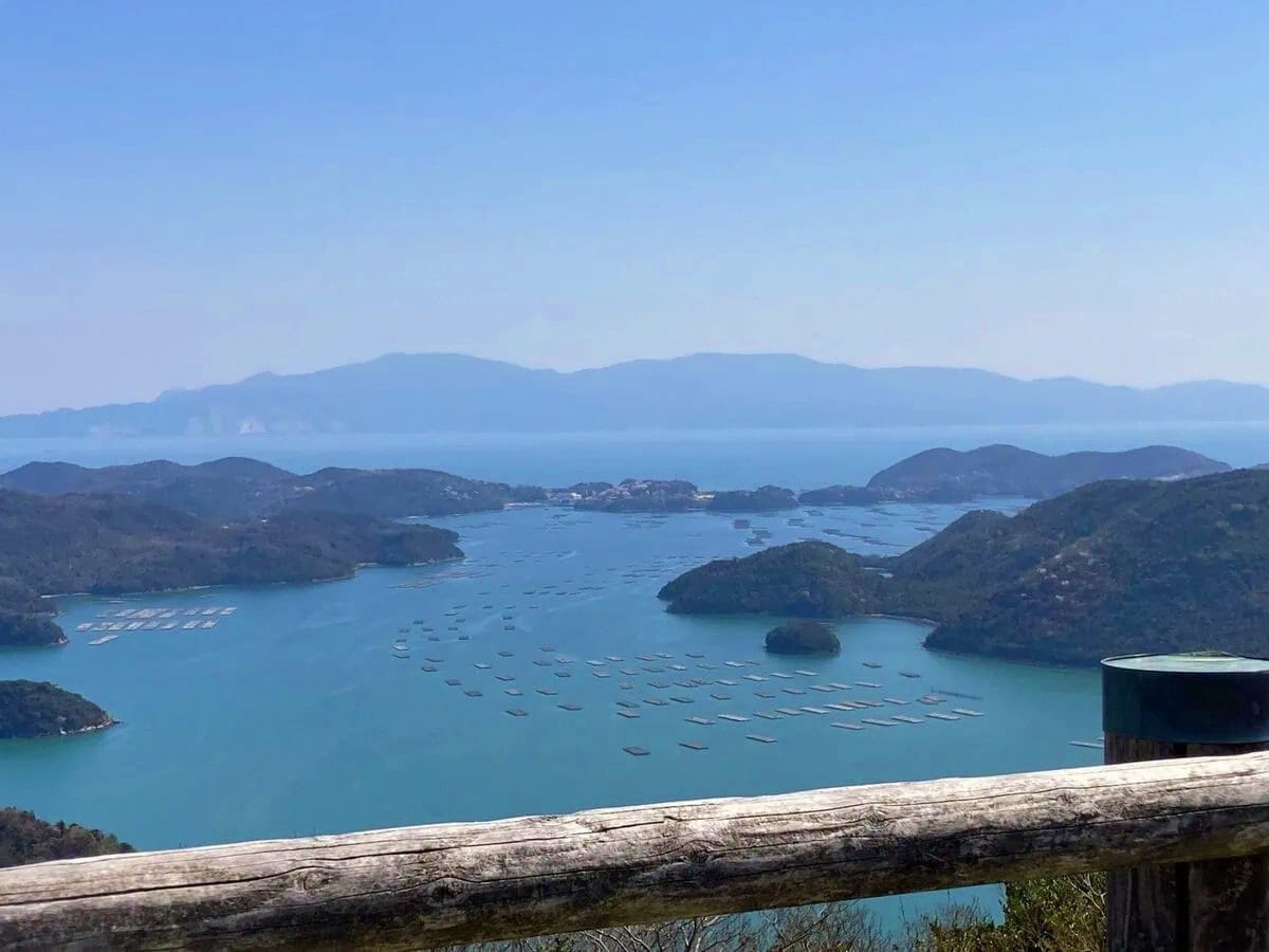 岡山県備前市の瀬戸内海。瀬戸内海国立公園夕立受山からの風景