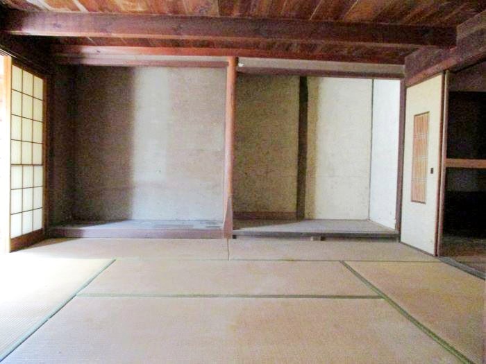 岡山県備前市の物件の1階和室。床の間がある部屋です