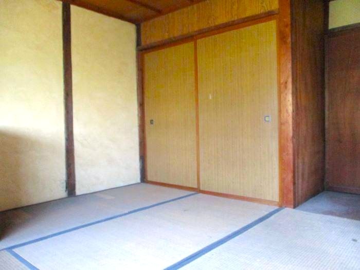 岡山県備前市の物件の和室。古いがさっぱりとしていて、こぎれい。