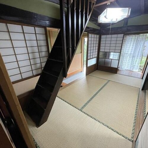 山口県周南市の物件の和室。古い建具の趣を残したままリフォーム済み。築90年とは思えない状態のよさ。