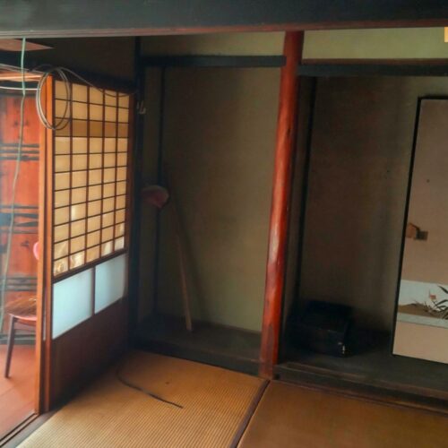 岡山県備前市の物件の和室。縁側の窓から差し込む光が気持ちいい。