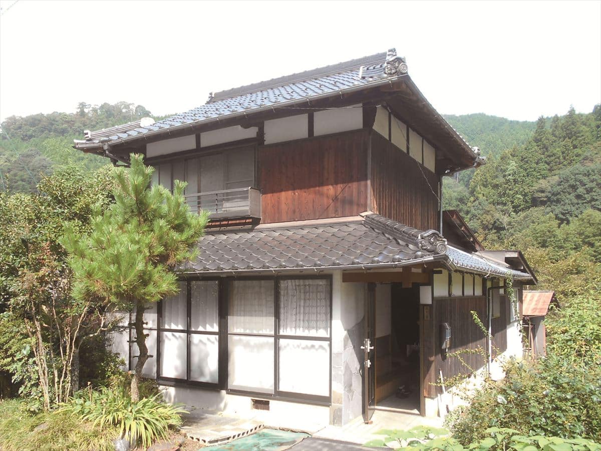 山口県周南市の物件。全面リフォーム済だが、昔のよさを残した佇まい。