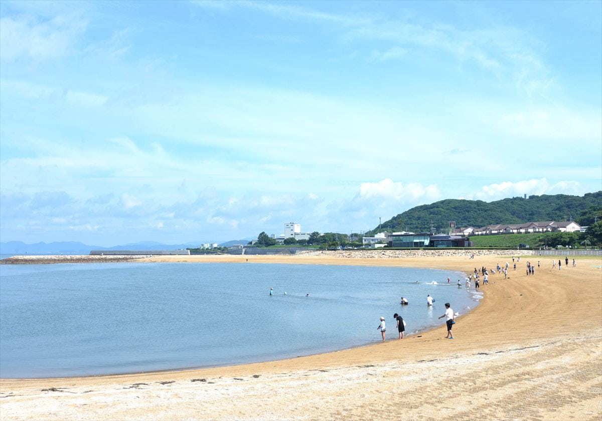 山口県山陽小野田市の「きららビーチ焼野」は、「日本の夕陽百選」に選ばれた名勝地。