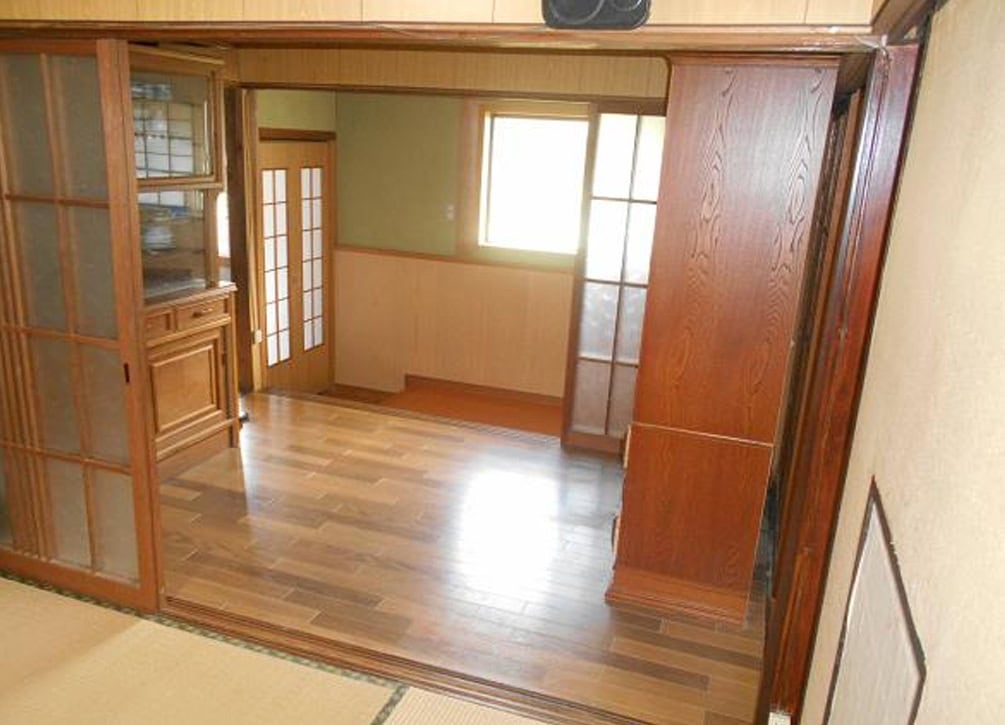 山口県周南市の物件の板間。リフォームされているので、きれい。