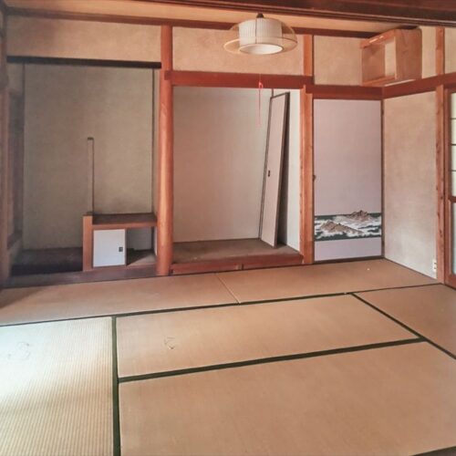 岡山県備前市の物件の6帖2間の1階和室。間仕切りを外せば続き間になり、広く活用できる。