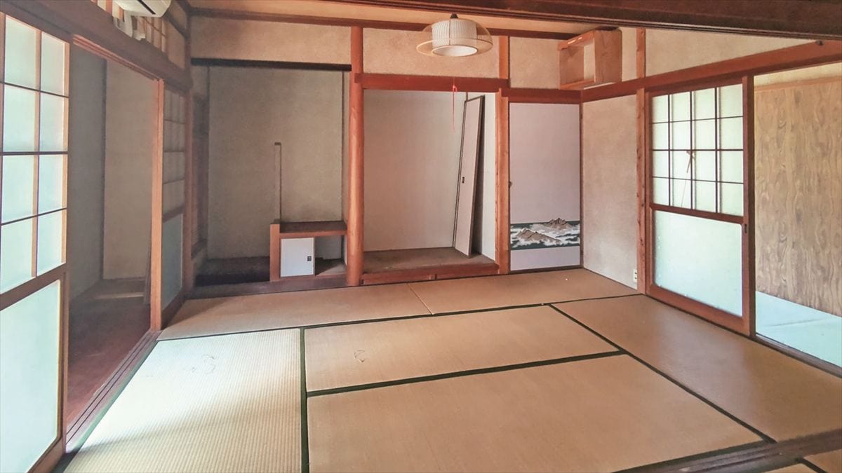岡山県備前市の物件の6帖2間の1階和室。間仕切りを外せば続き間になり、広く活用できる。
