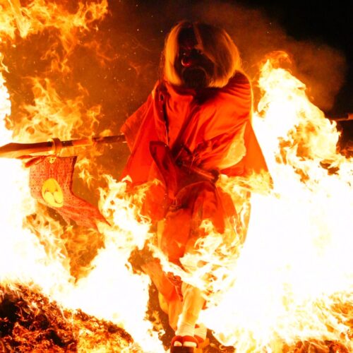 古平町の「天狗の火渡り」