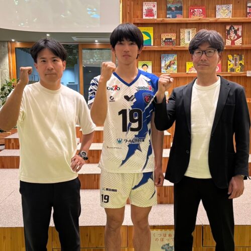 今回、話を伺った（左から）北直樹さん、安井元太選手、韮﨑昌彦GM